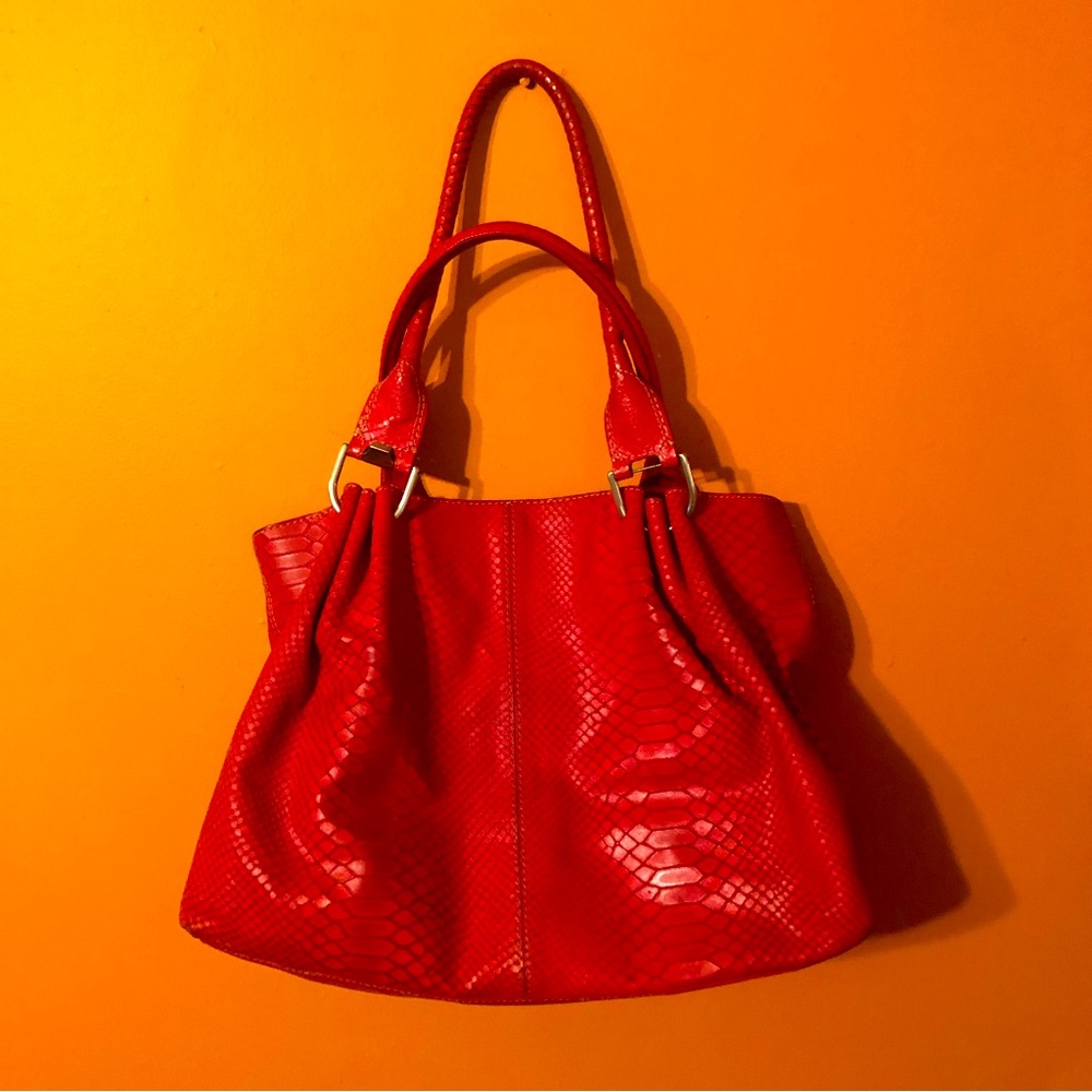 Medium size Jones New York leather purse